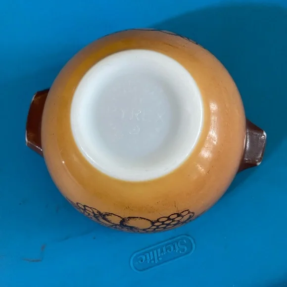 Vintage Pyrex Orchard Round Nesting 441 And 442 - Picture 2 of 4